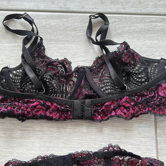 Pink and black lace lingerie set - Picture 4 of 4